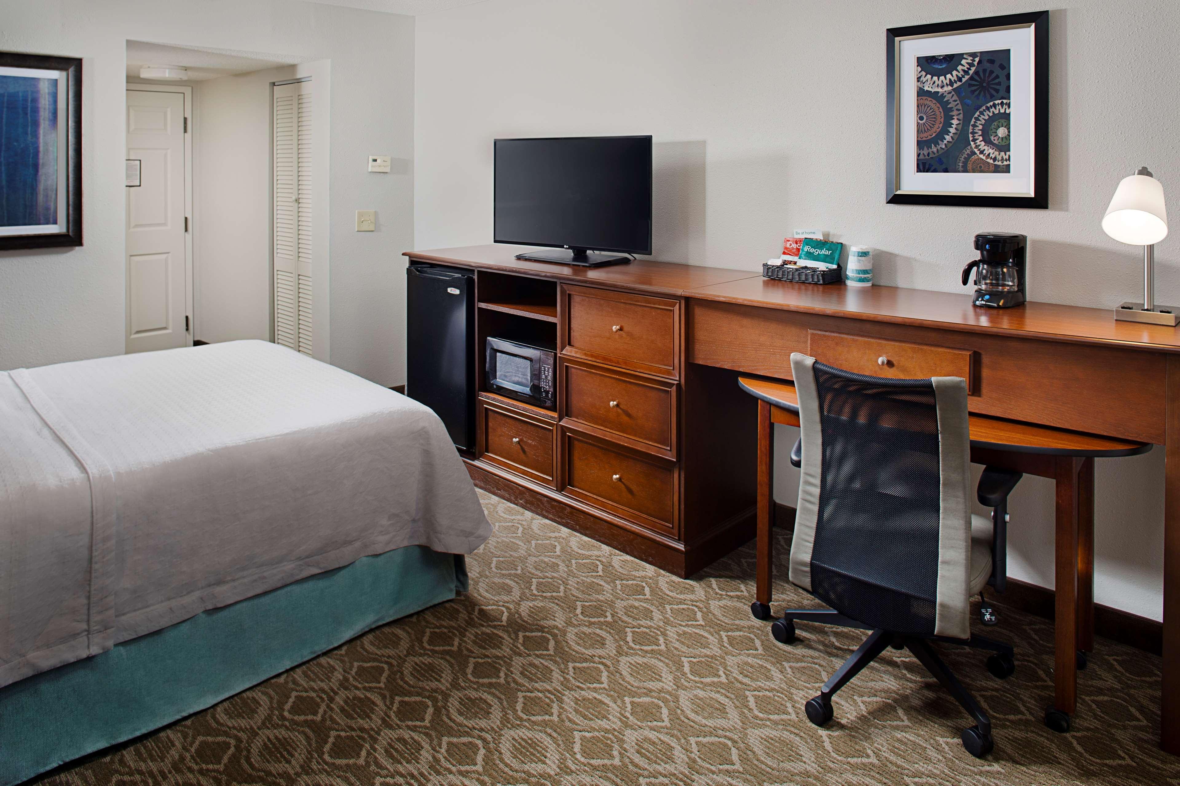 โฮมวู้ด สวีท บาย ฮิลตัน รอลีจ์ แครี Hotel ภายนอก รูปภาพ